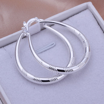 Tamaño: 3,9X3,2 CM 1 pares de joyería elegante bañada en plata para mujer pendientes de boda Venta caliente de moda de alta calidad